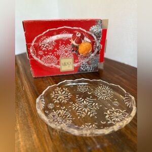 Mikasa Snowflake Sweet Dish 9 1/4"‎ Clear Glass Holiday Serving Plate Germany
